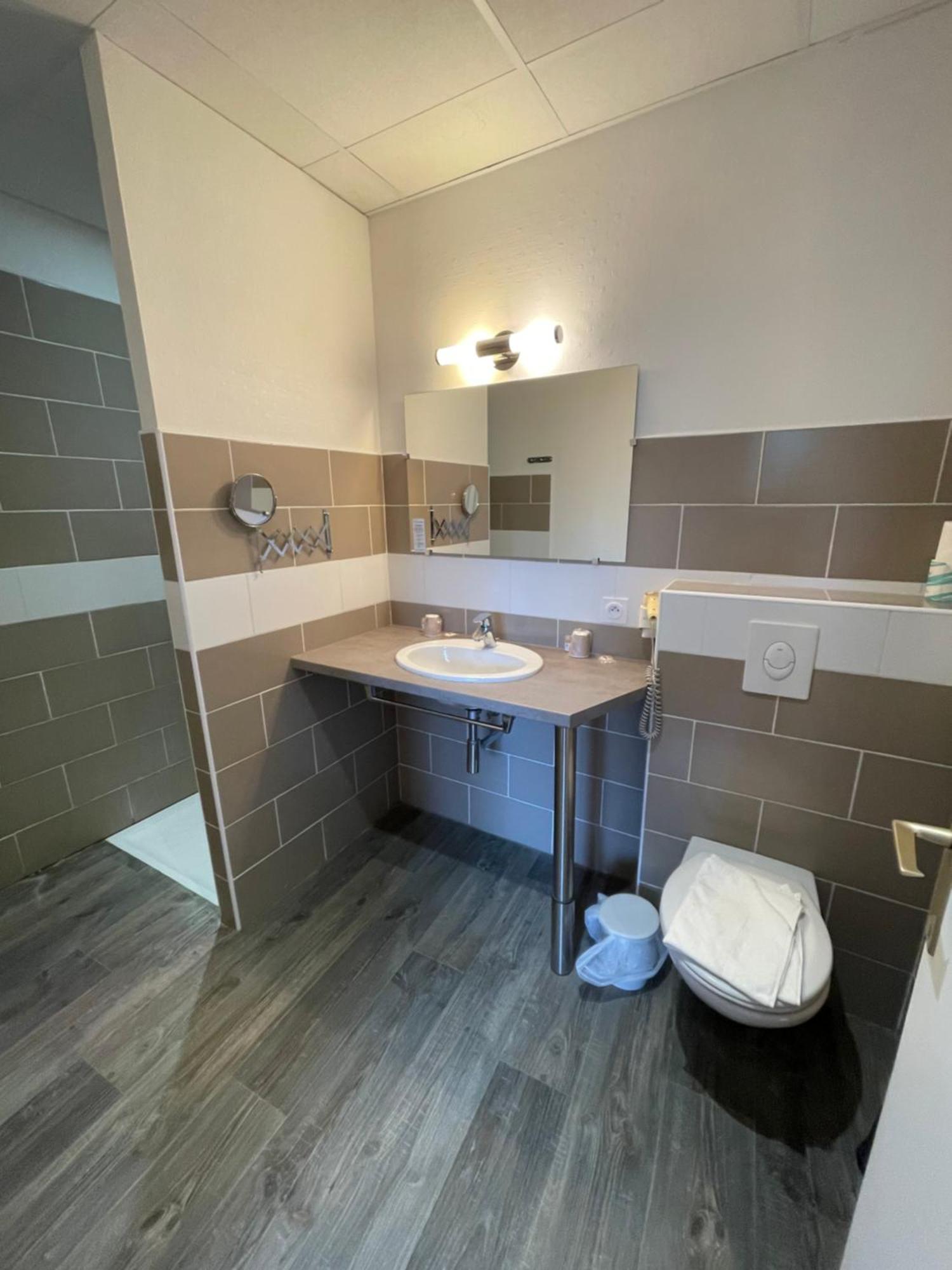 Le Relax Hotel Aurillac Bagian luar foto
