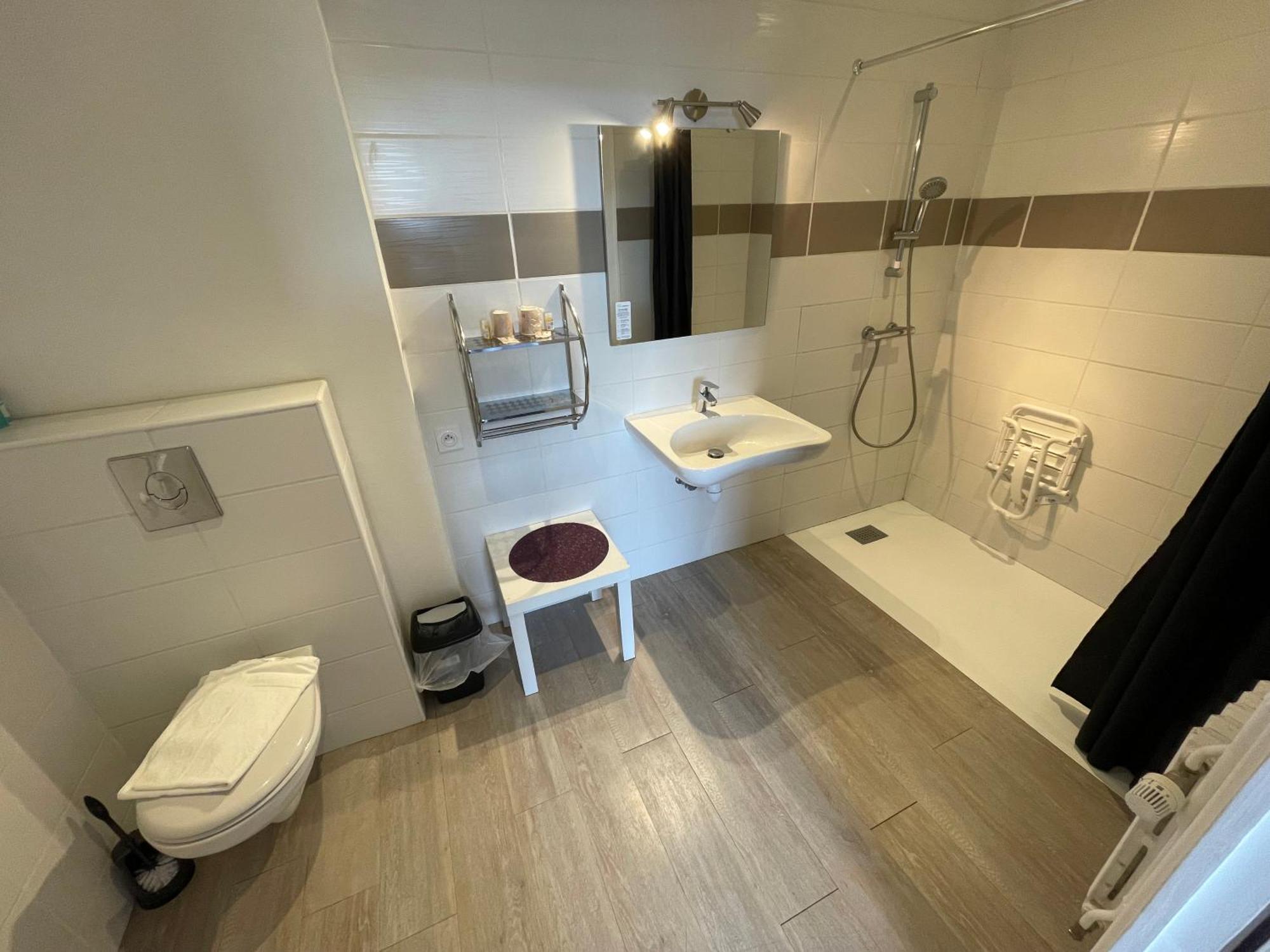 Le Relax Hotel Aurillac Bagian luar foto