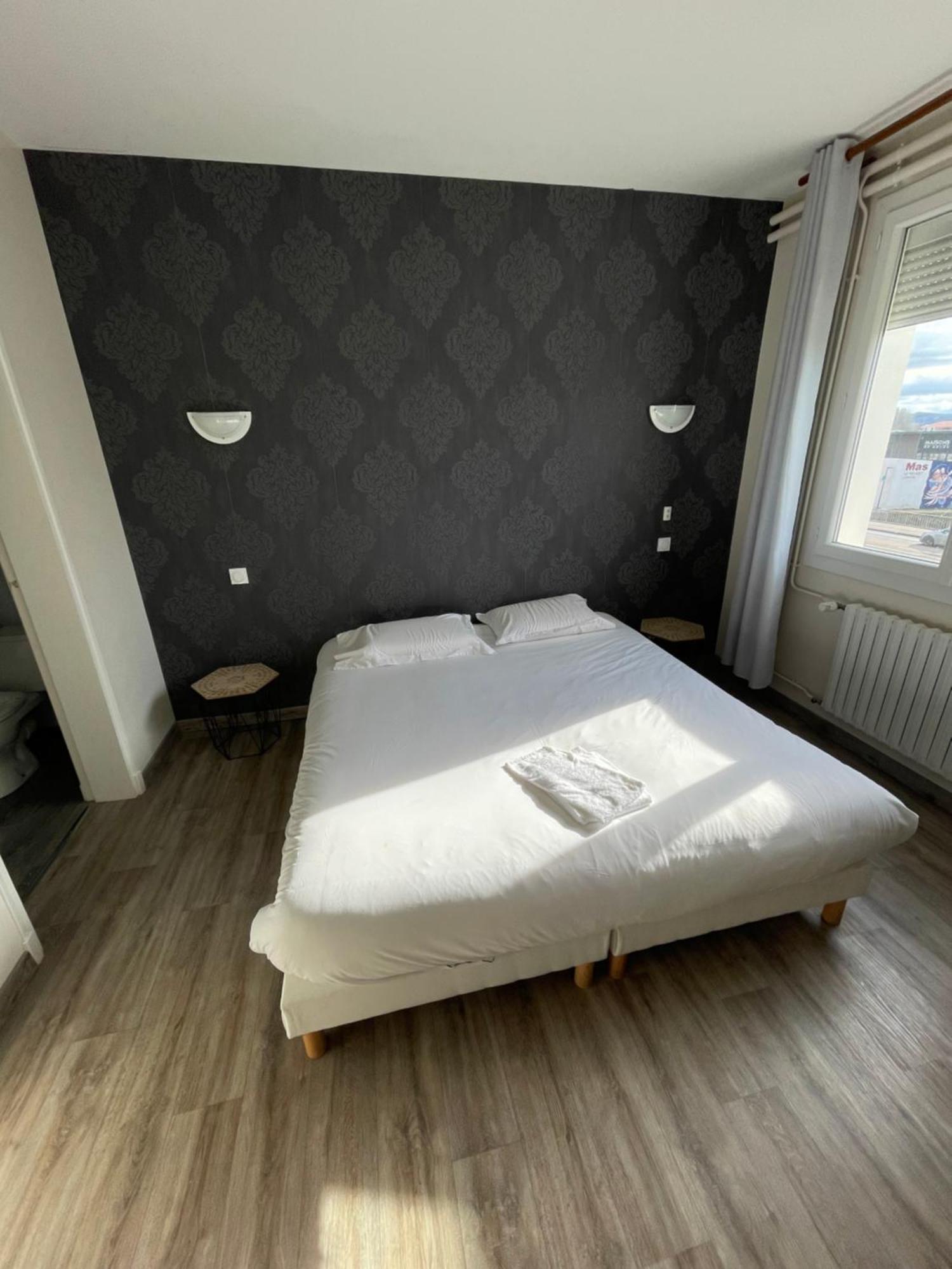 Le Relax Hotel Aurillac Bagian luar foto