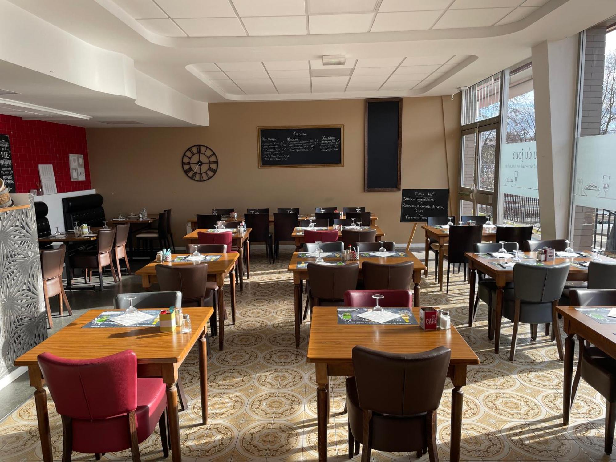 Le Relax Hotel Aurillac Bagian luar foto