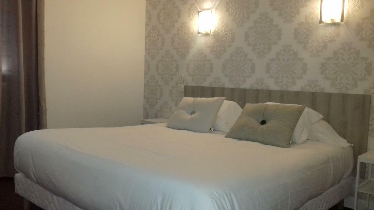 Le Relax Hotel Aurillac Bagian luar foto